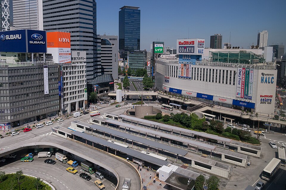 Visita la zona de Shinjuku, salida Oeste
